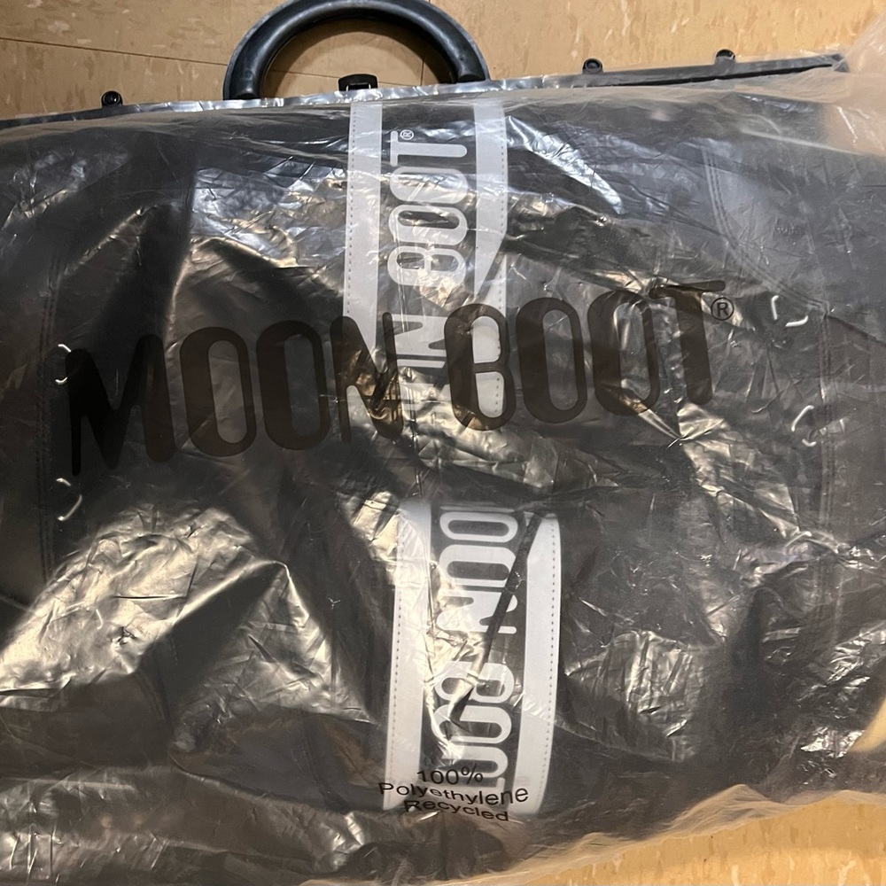 Moon boots